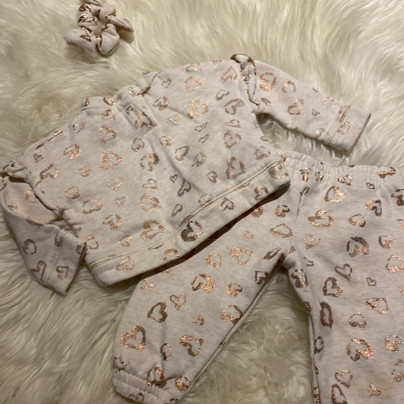 3/25$ btween Jogging Set with Gold Hearts 3 PIECE SET Size 6-12 mos - Picture 4 of 6
